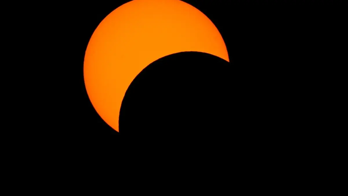 Observation de l'éclipse de Soleil au parc André Citroën