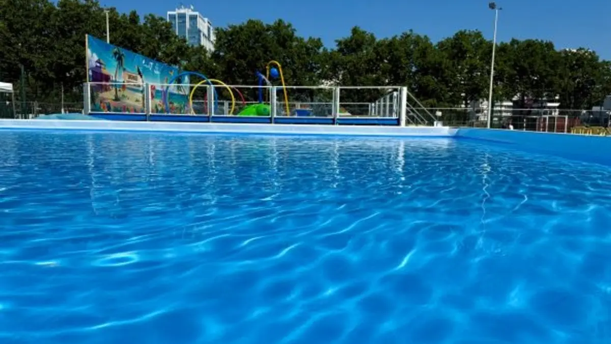 Baignade estivale - Just Fontaine