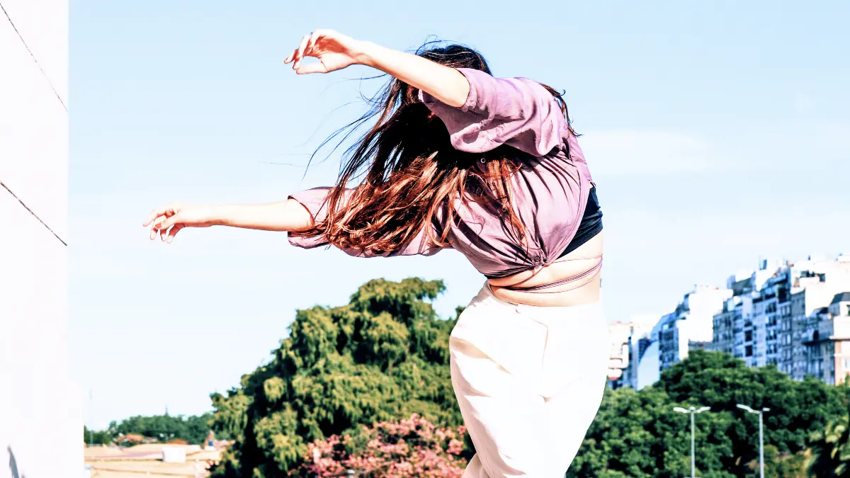 Danse contemporaine en plein air pour les femmes – Paris 20ᵉ