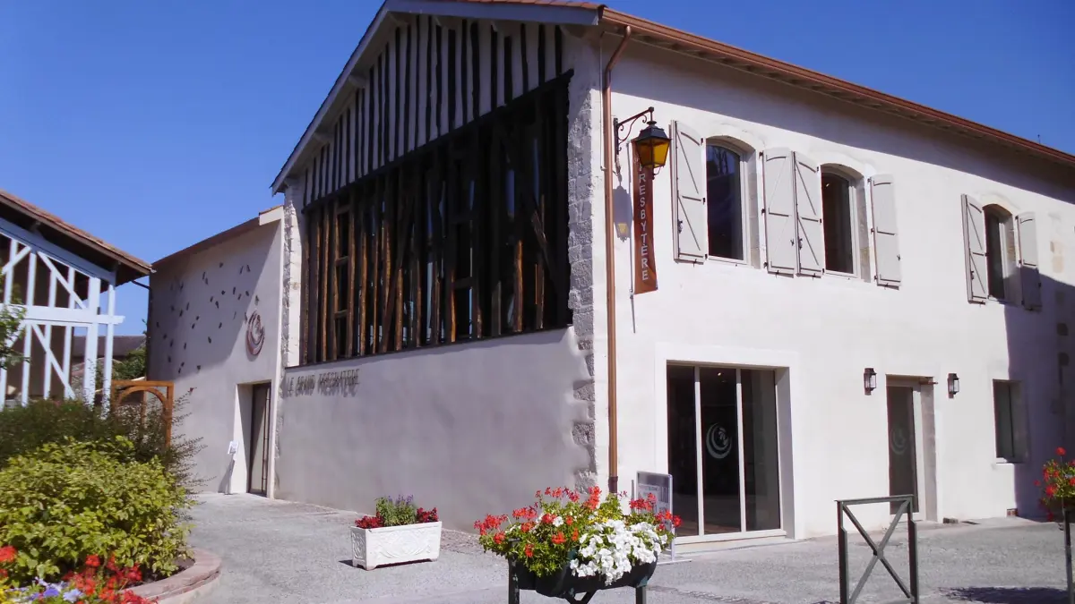 LE GRAND PRESBYTERE