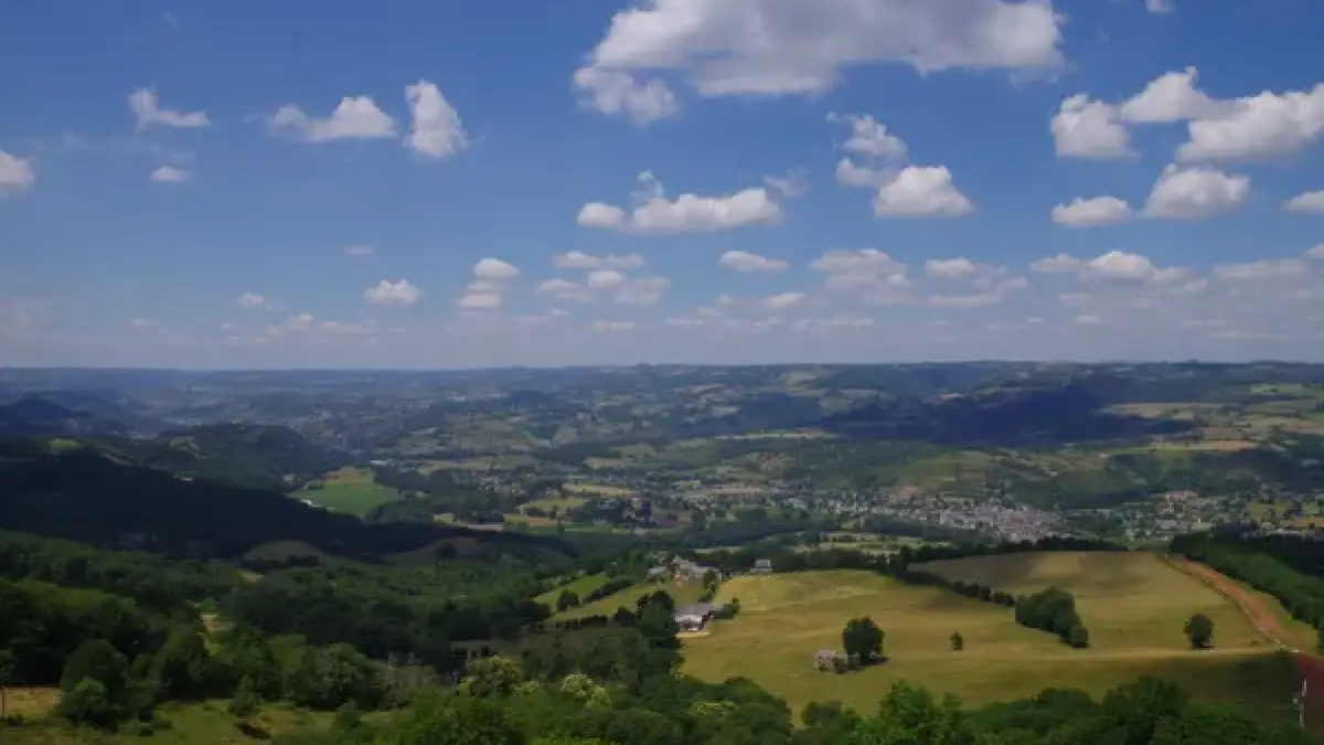 Panorama sur la vallée du Lot depuis le château de Roquelaure