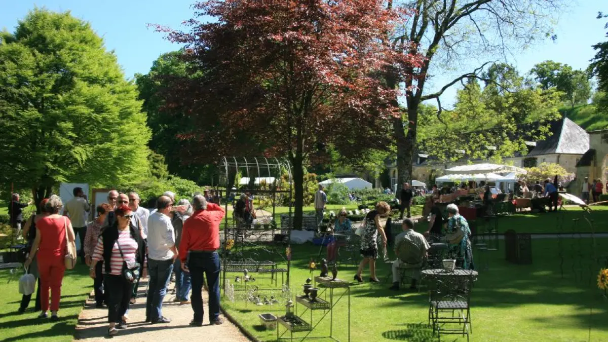 Marché aux plantes et produits du terroir