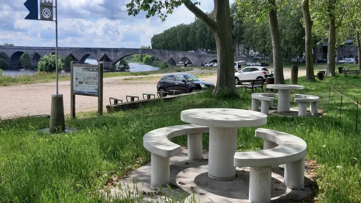 Aire de pique-nique à beaugency (Quai Dunois)