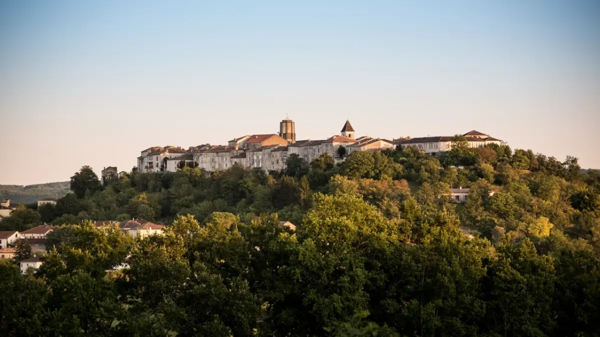 Tournon-d'Agenais / Bénès, la bastide vue du sud