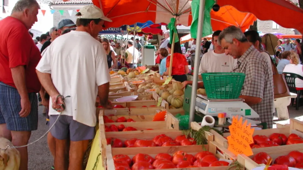 Petit marché traditionnel de Lavardac