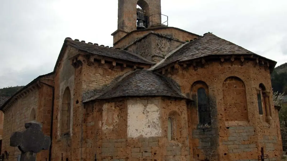 EGLISE SAINT-PIERRE DE LANUEJOLS