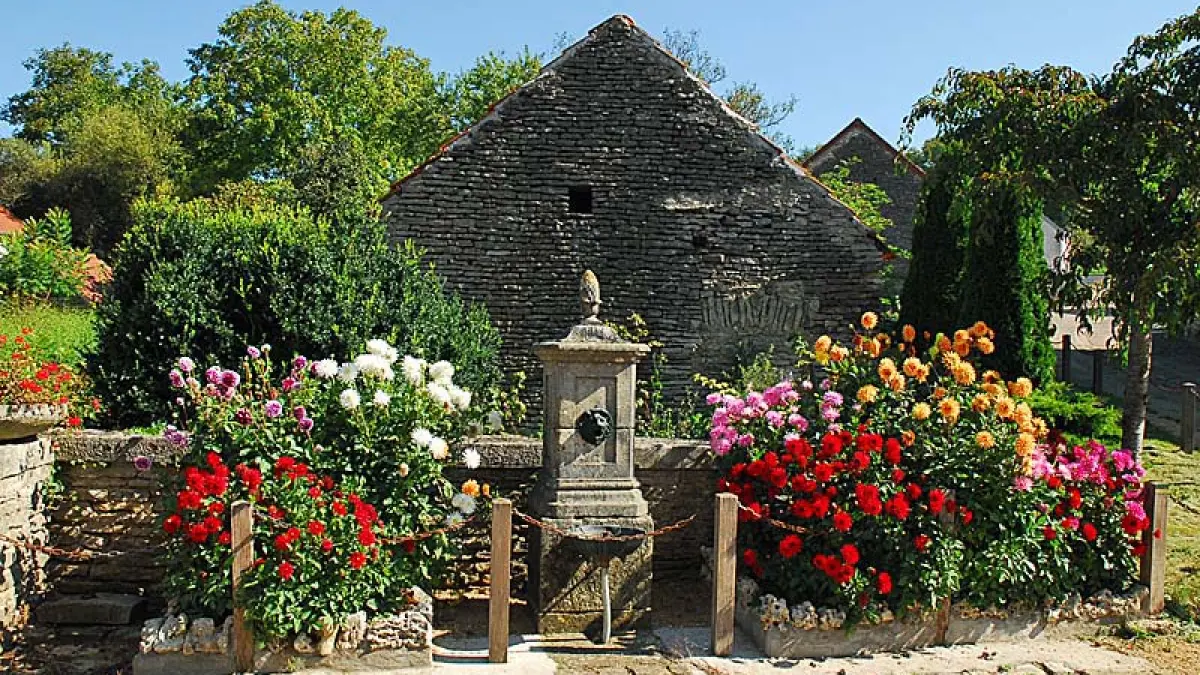 Ancienne fontaine de Faverolles