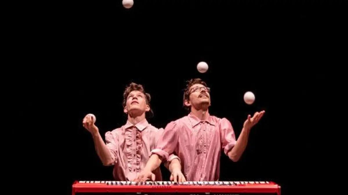 Paul et Màx, La Suite (sur Bach) Bien Calée pour piano et balles à 4 mains