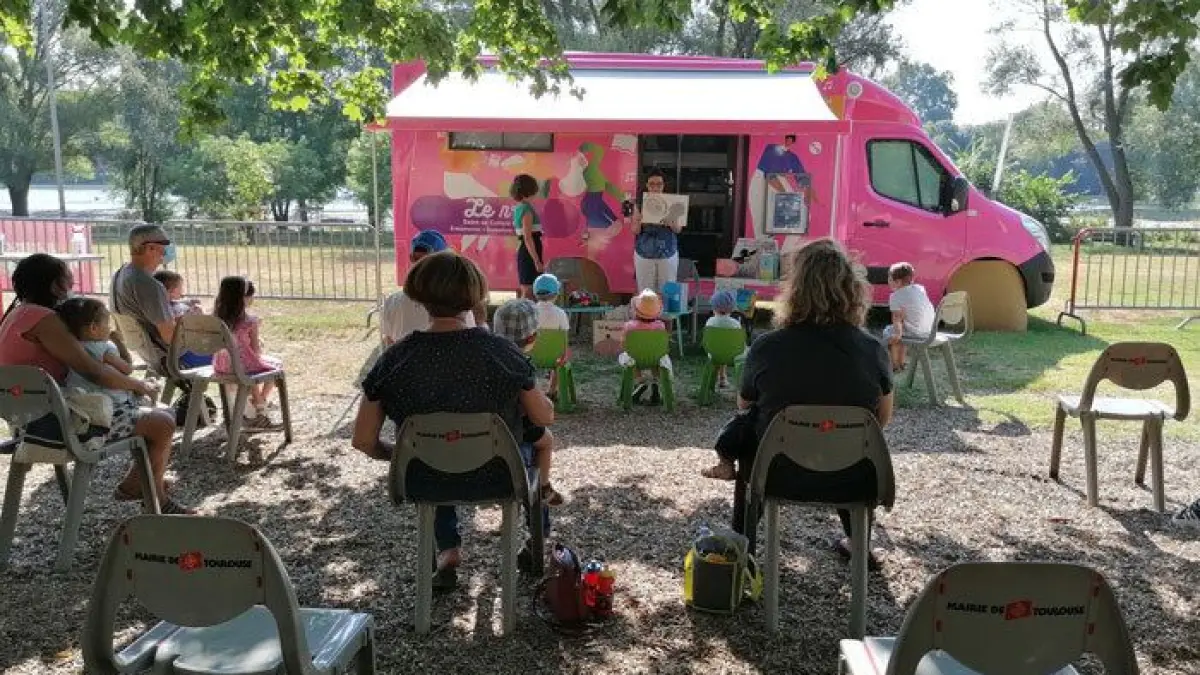 Le bus N°3 au vide-greniers de La Bouillonnante