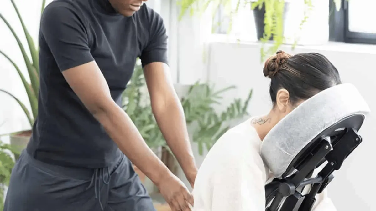 Massage assis avec Ambre de vie