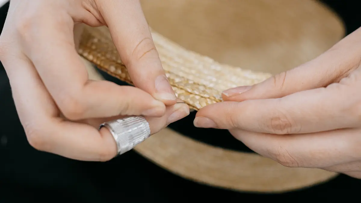 Expo à la Galerie du 19M : « Métamorphoses, les chapeaux de Maison Michel »